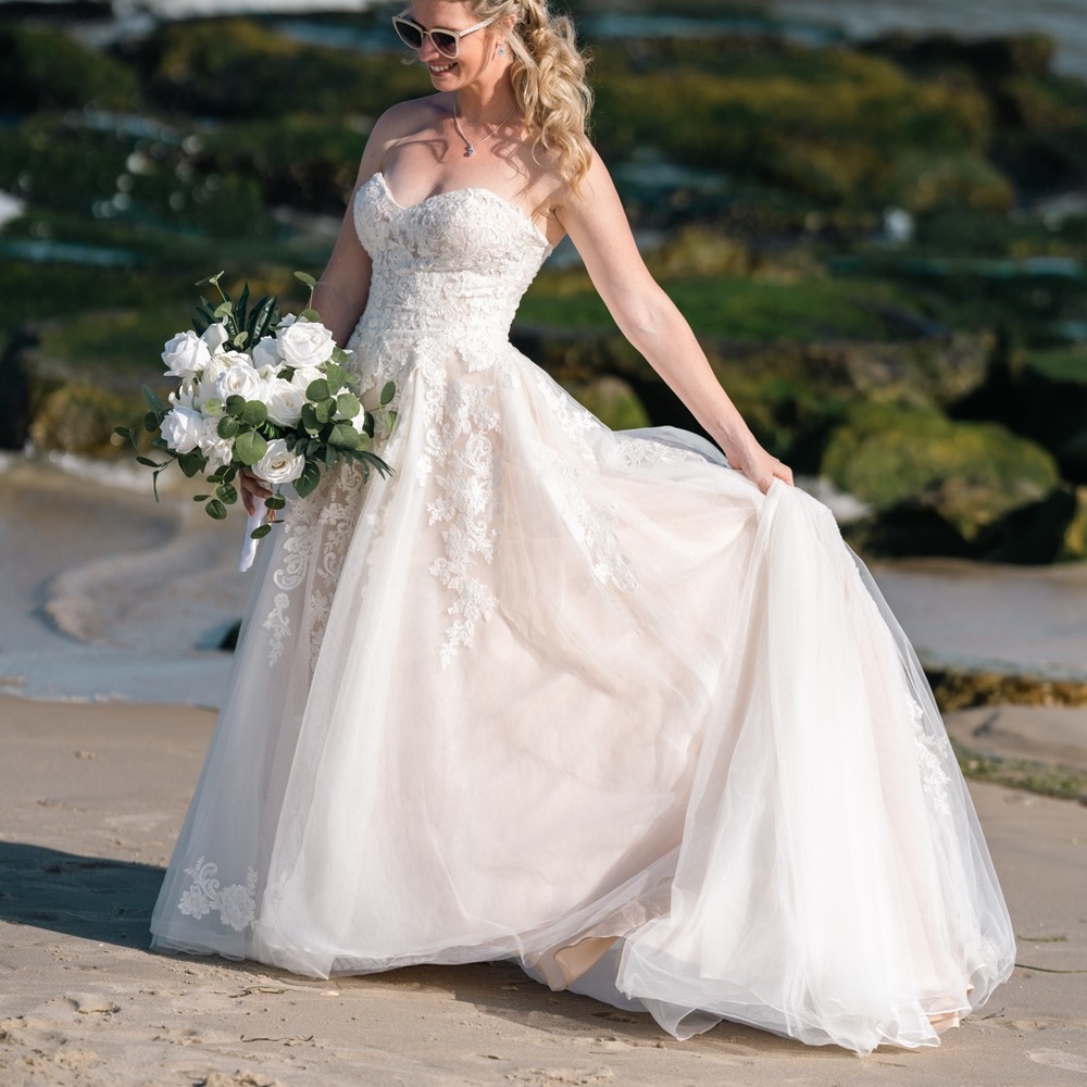 Wedding dress petite ball gown with pockets